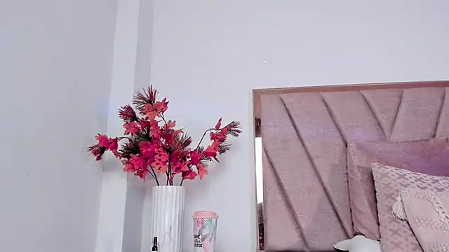 LucyJhonnsonn online show from February 7, 3:34 am