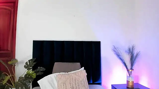 LucyJhonnsonn online show from February 8, 12:38 am
