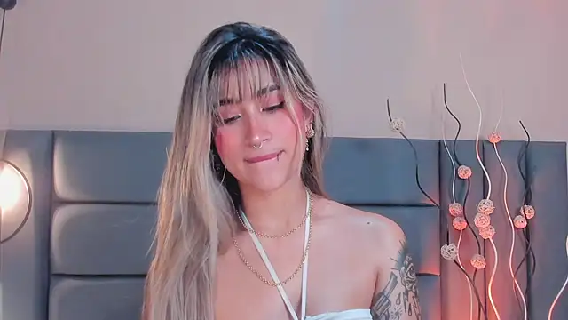 LucyJhonnsonn online show from February 22, 1:00 am