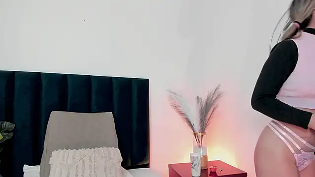 LucyJhonnsonn online show from March 6, 12:54 am