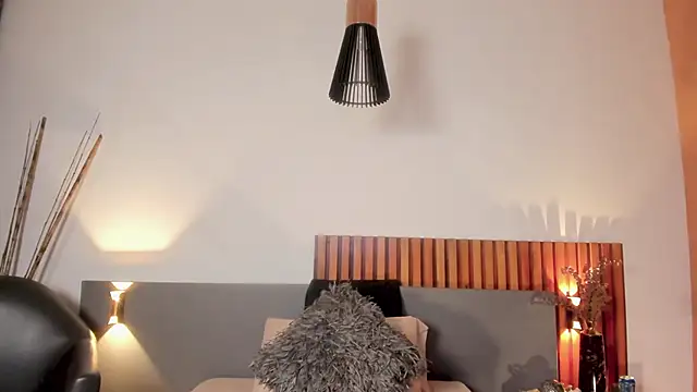 LucyJhonnsonn online show from March 12, 1:25 am