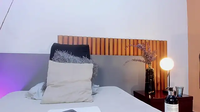 LucyJhonnsonn online show from March 15, 4:13 am