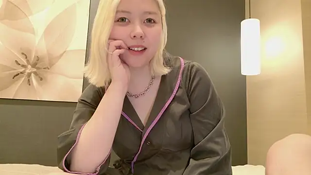 Snapshot of NANAchan_R chatting on February 20, 12:15 pm NANAchan R online show from February 20, 12:15 pm