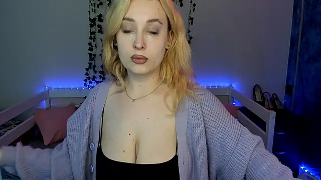 Emily Gin online show from November 12, 2:45 am