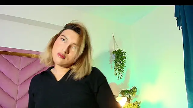 TomLondon  online show from October 2, 11:39 am