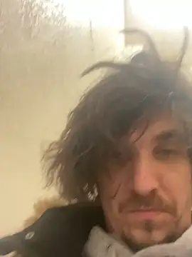 Snapshot of Lilsmokeshow017 chatting on January 19, 9:33 am Lilsmokeshow017 online show from January 19, 9:33 am