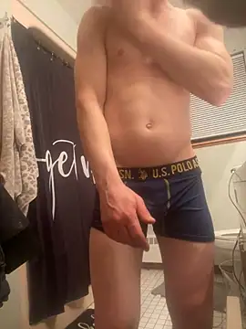 Snapshot of Lilsmokeshow017 chatting on February 17, 5:14 am Lilsmokeshow017 online show from February 17, 5:14 am