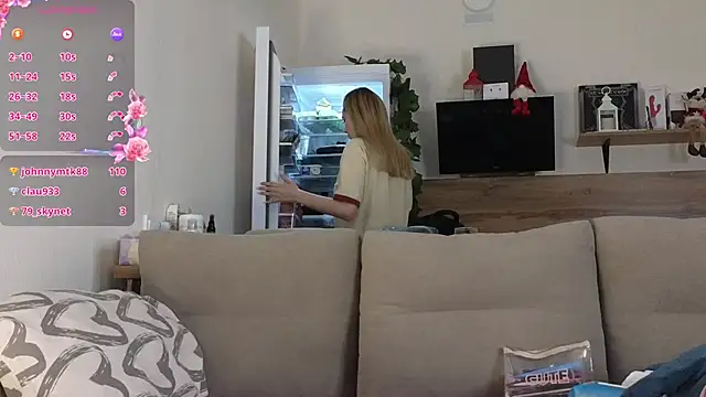 Girl alone home online show from February 5, 6:35 am