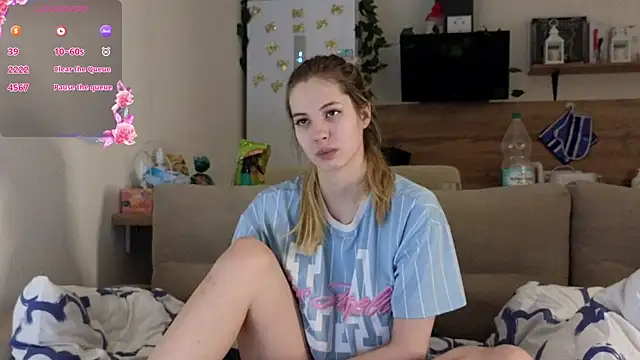 Girl alone home online show from March 9, 1:46 am