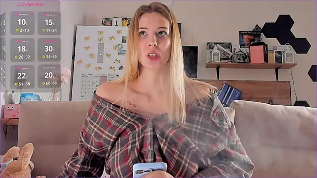 Girl alone home online show from November 20, 3:45 pm