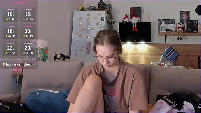 Girl alone home online show from January 19, 1:31 am