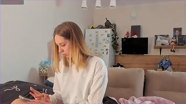 Girl alone home online show from March 19, 3:49 pm