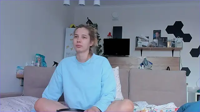 Girl alone home online show from May 14, 3:35 am