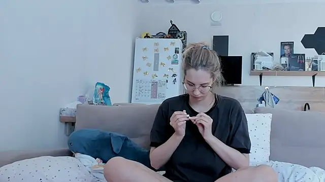 Girl alone home online show from May 18, 2:29 am