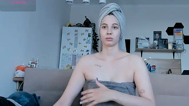 Girl alone home online show from June 18, 3:05 pm