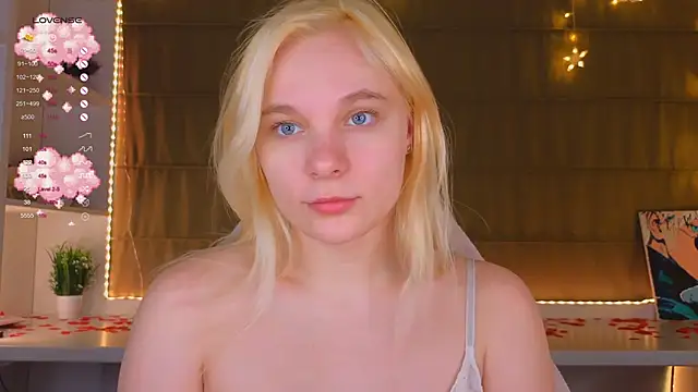 Snapshot of NaokoStifel chatting on February 7, 1:04 am NaokoStifel online show from February 7, 1:04 am