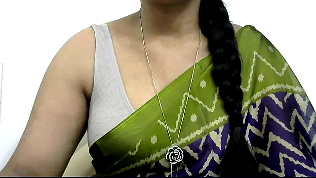 Snapshot of rashmika_reddy chatting on September 9, 4:01 am rashmika reddy online show from September 9, 4:01 am