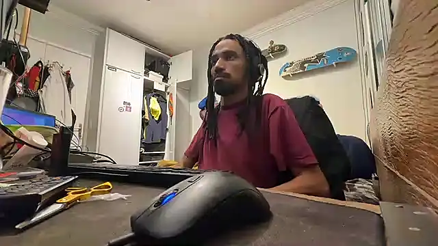 Snapshot of hotcamboy420 chatting on December 12, 5:31 am hotcamboy420 online show from December 12, 5:31 am