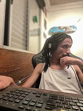 Snapshot of hotcamboy420 chatting on February 20, 4:39 am hotcamboy420 online show from February 20, 4:39 am