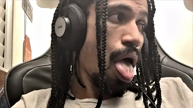 Snapshot of hotcamboy420 chatting on February 22, 6:17 am hotcamboy420 online show from February 22, 6:17 am