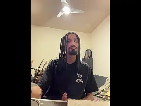 Snapshot of hotcamboy420 chatting on September 10, 5:07 am hotcamboy420 online show from September 10, 5:07 am