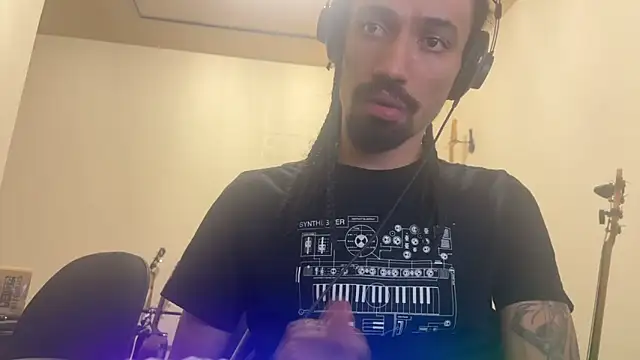 Snapshot of hotcamboy420 chatting on October 27, 3:21 am hotcamboy420 online show from October 27, 3:21 am