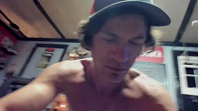 Snapshot of mowingman26 chatting on December 2, 9:25 am mowingman26 online show from December 2, 9:25 am