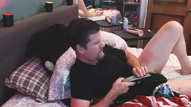 Snapshot of allenspuninfla chatting on December 16, 1:21 am allenspuninfla online show from December 16, 1:21 am