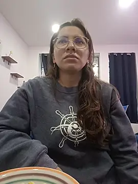 Snapshot of karlamorris_ chatting on October 22, 1:33 pm karlamorris online show from October 22, 1:33 pm