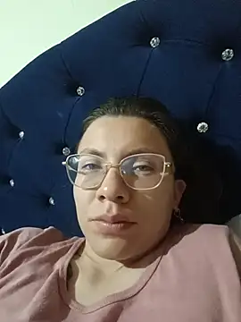 Snapshot of karlamorris_ chatting on October 24, 3:14 am karlamorris online show from October 24, 3:14 am