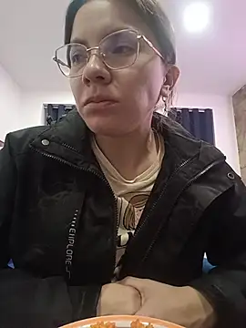 Snapshot of karlamorris_ chatting on October 25, 5:19 pm karlamorris online show from October 25, 5:19 pm