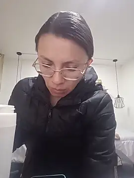 Snapshot of karlamorris_ chatting on October 31, 1:45 pm karlamorris online show from October 31, 1:45 pm