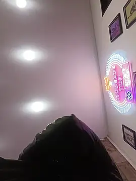 karlamorris  online show from November 26, 1:45 pm