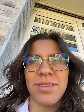 karlamorris  online show from May 9, 1:05 pm