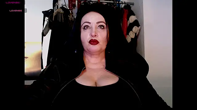 Snapshot of NannaGlossa chatting on November 16, 1:39 pm NannaGlossa online show from November 16, 1:39 pm