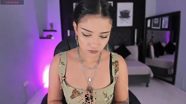 Snapshot of renee_shelby_ chatting on January 31, 8:18 pm renee shelby online show from January 31, 8:18 pm