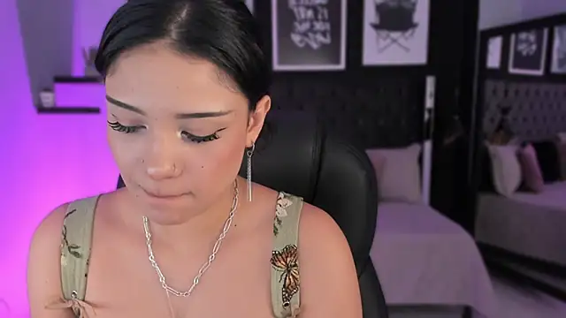 Snapshot of renee_shelby_ chatting on February 19, 8:16 pm renee shelby online show from February 19, 8:16 pm