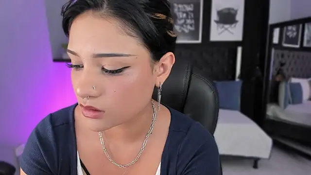 Snapshot of renee_shelby_ chatting on March 9, 8:24 pm renee shelby online show from March 9, 8:24 pm