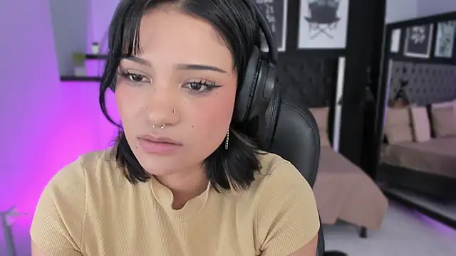 Snapshot of renee_shelby_ chatting on March 12, 8:26 pm renee shelby online show from March 12, 8:26 pm