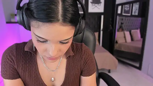 Snapshot of renee_shelby_ chatting on March 14, 8:25 pm renee shelby online show from March 14, 8:25 pm