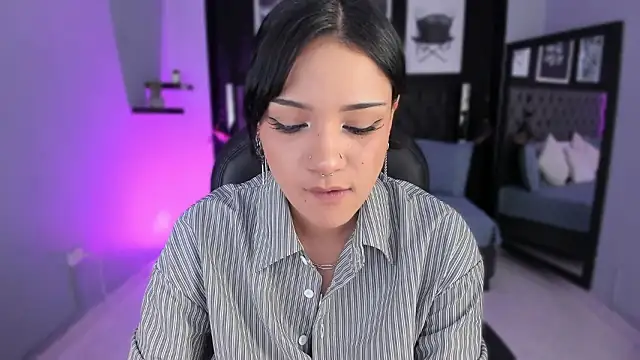 Snapshot of renee_shelby_ chatting on March 18, 9:18 pm renee shelby online show from March 18, 9:18 pm