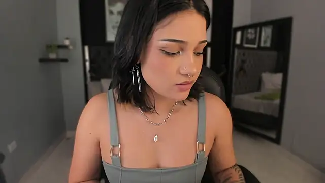 Snapshot of renee_shelby_ chatting on March 25, 8:15 pm renee shelby online show from March 25, 8:15 pm