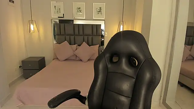 Snapshot of renee_shelby_ chatting on March 30, 8:54 pm renee shelby online show from March 30, 8:54 pm