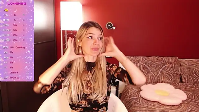 Snapshot of sexy_blondegirl chatting on December 17, 3:39 pm sexy blondegirl online show from December 17, 3:39 pm