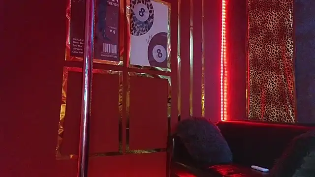 Snapshot of alissa4blonde chatting on November 21, 6:12 am alissa4blonde online show from November 21, 6:12 am