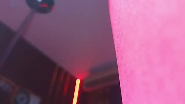 Snapshot of alissa4blonde chatting on December 4, 6:12 am alissa4blonde online show from December 4, 6:12 am