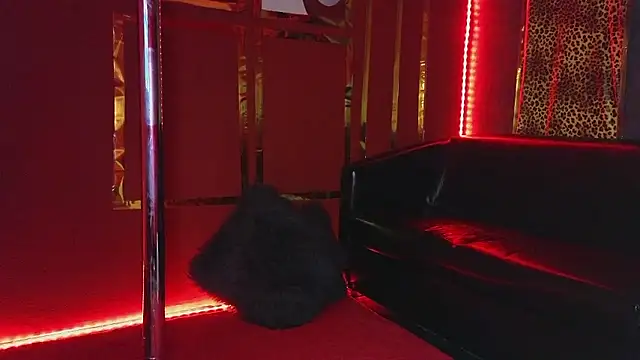 Snapshot of alissa4blonde chatting on January 6, 6:06 am alissa4blonde online show from January 6, 6:06 am