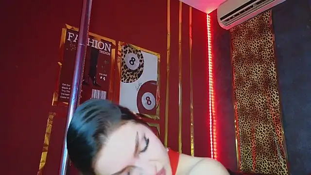 Snapshot of alissa4blonde chatting on January 15, 6:18 am alissa4blonde online show from January 15, 6:18 am