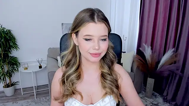 FollowLovee online show from March 15, 12:45 pm