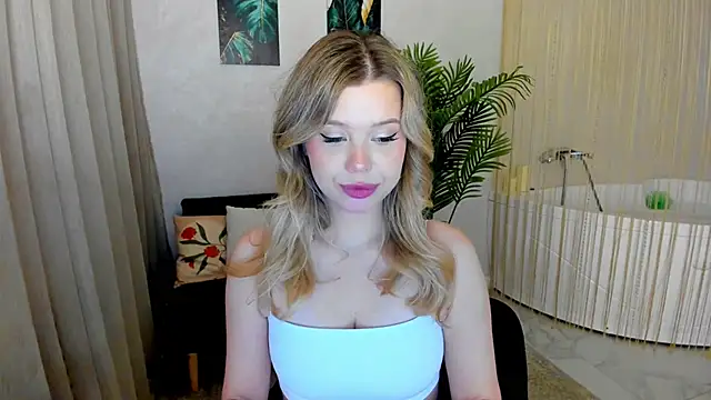 Snapshot of FollowLovee chatting on June 14, 7:49 pm FollowLovee online show from June 14, 7:49 pm